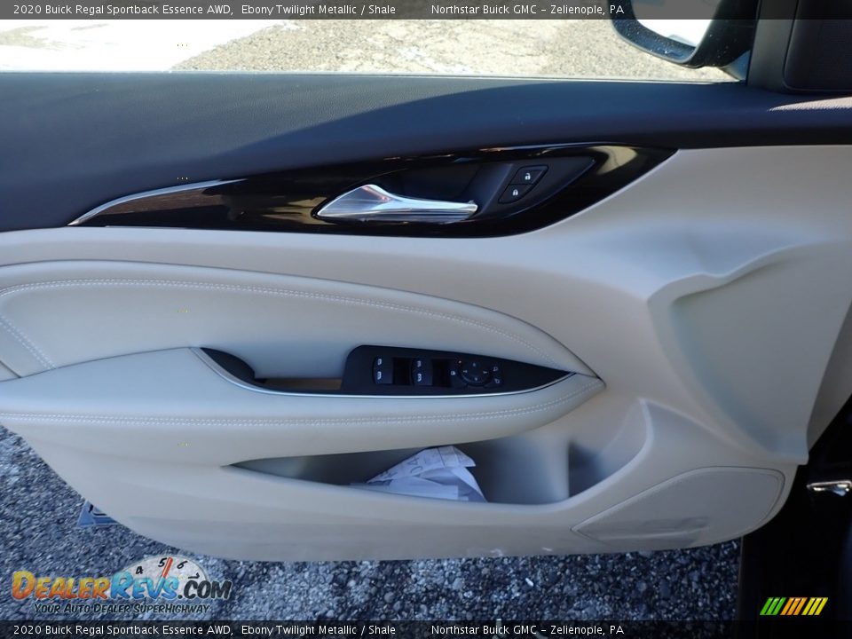 Door Panel of 2020 Buick Regal Sportback Essence AWD Photo #17