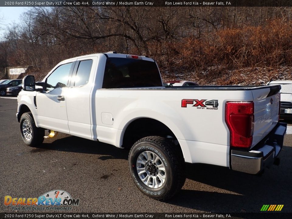 2020 Ford F250 Super Duty XLT Crew Cab 4x4 Oxford White / Medium Earth Gray Photo #4
