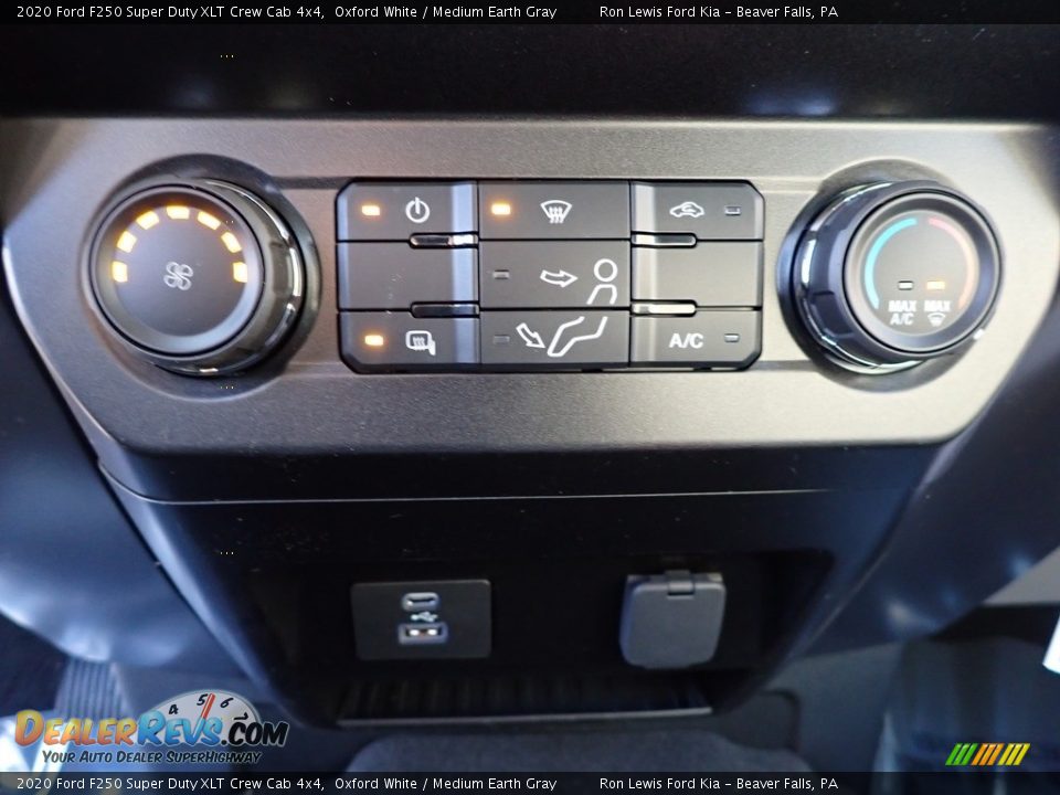 2020 Ford F250 Super Duty XLT Crew Cab 4x4 Oxford White / Medium Earth Gray Photo #19