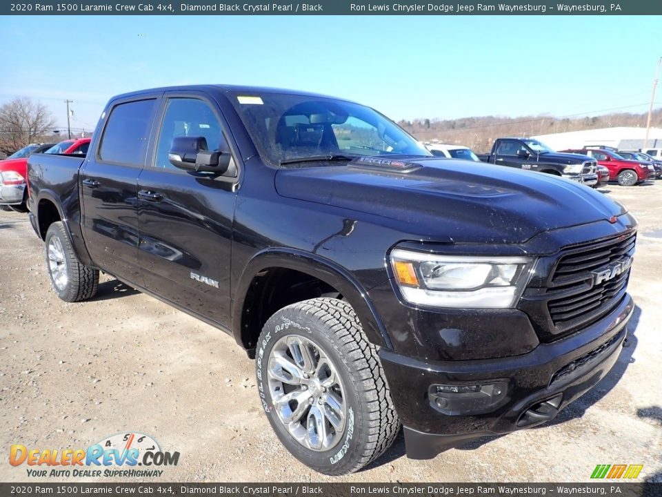Front 3/4 View of 2020 Ram 1500 Laramie Crew Cab 4x4 Photo #7