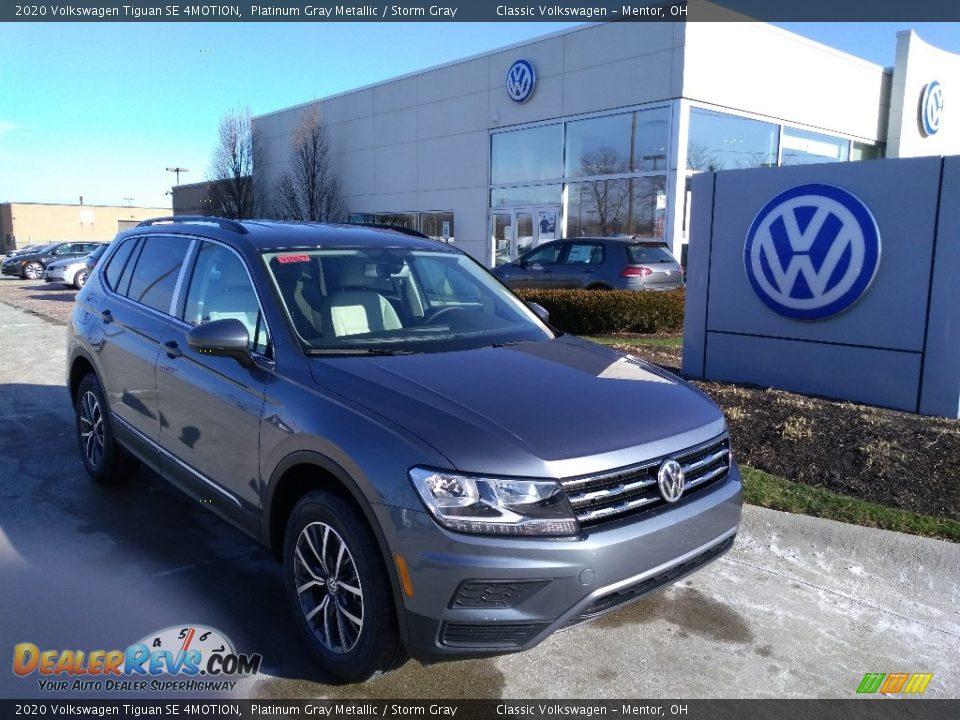 Front 3/4 View of 2020 Volkswagen Tiguan SE 4MOTION Photo #1