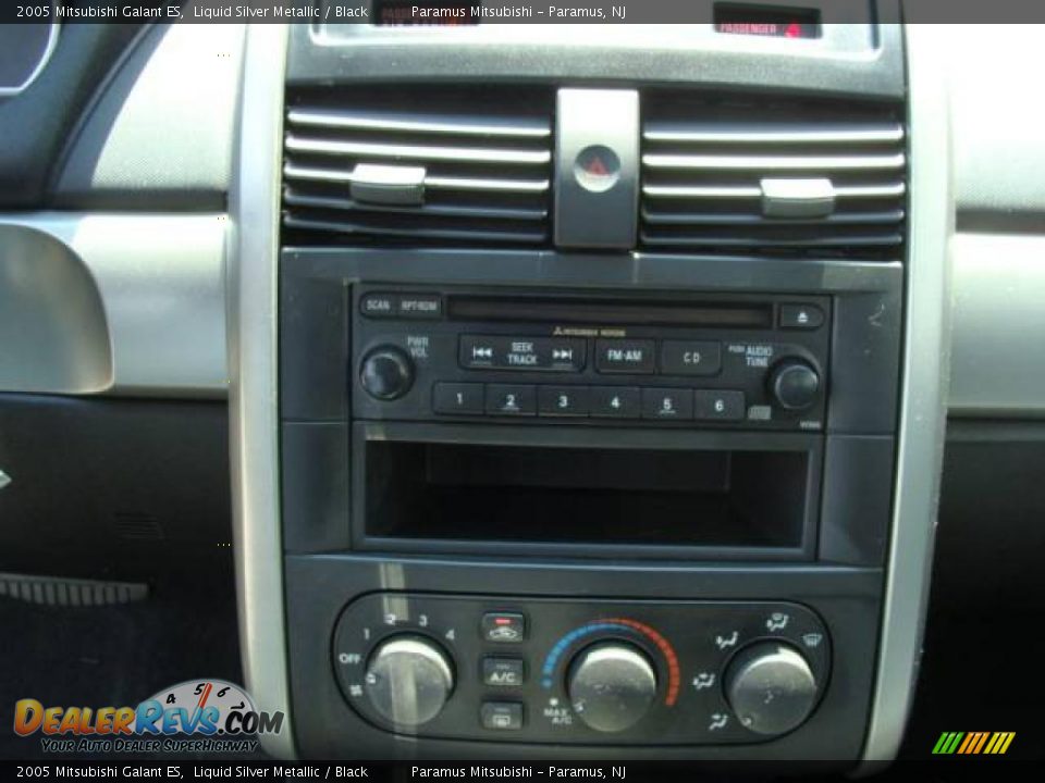 2005 Mitsubishi Galant ES Liquid Silver Metallic / Black Photo #13