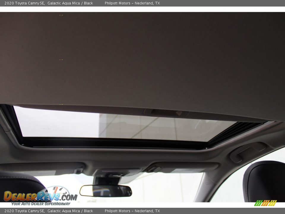 2020 Toyota Camry SE Galactic Aqua Mica / Black Photo #23