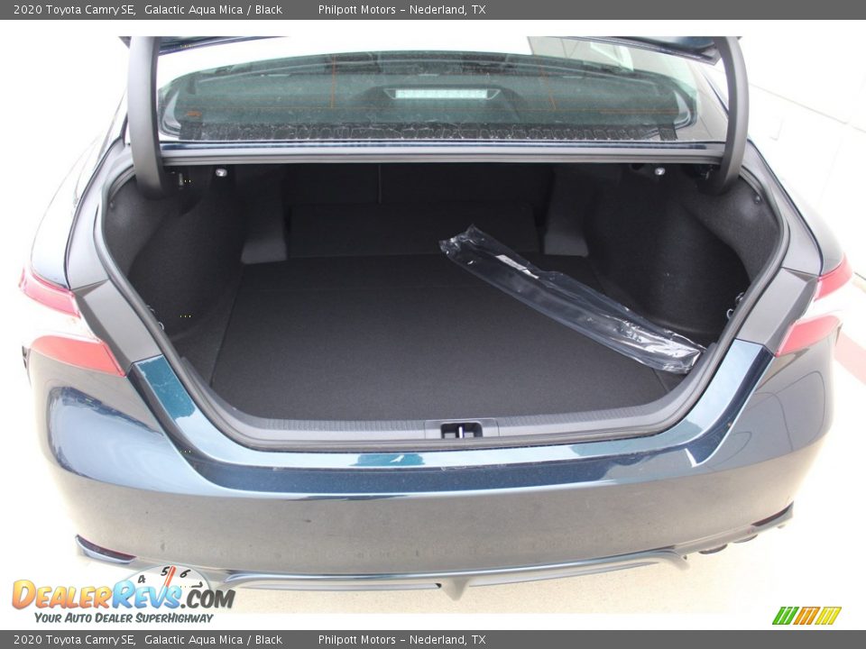 2020 Toyota Camry SE Galactic Aqua Mica / Black Photo #24