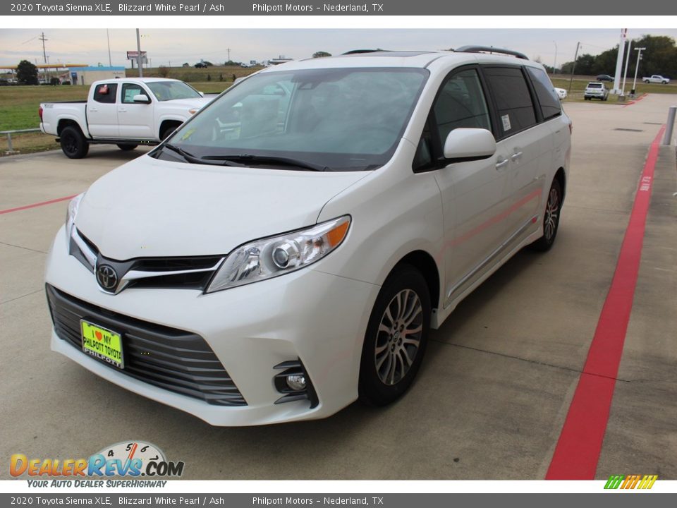 2020 Toyota Sienna XLE Blizzard White Pearl / Ash Photo #4