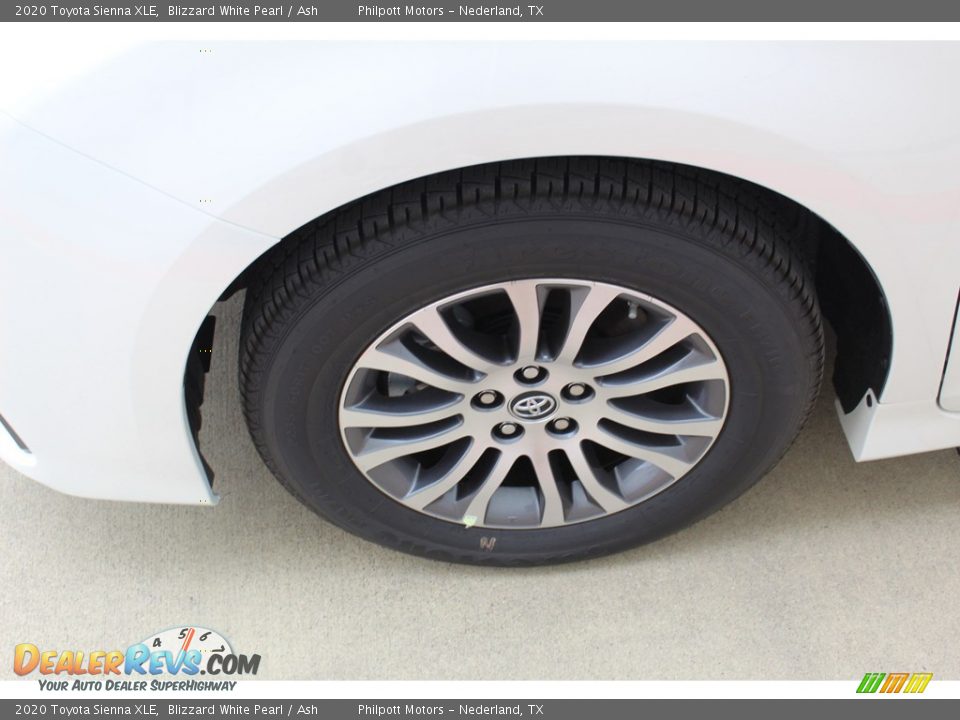 2020 Toyota Sienna XLE Blizzard White Pearl / Ash Photo #5