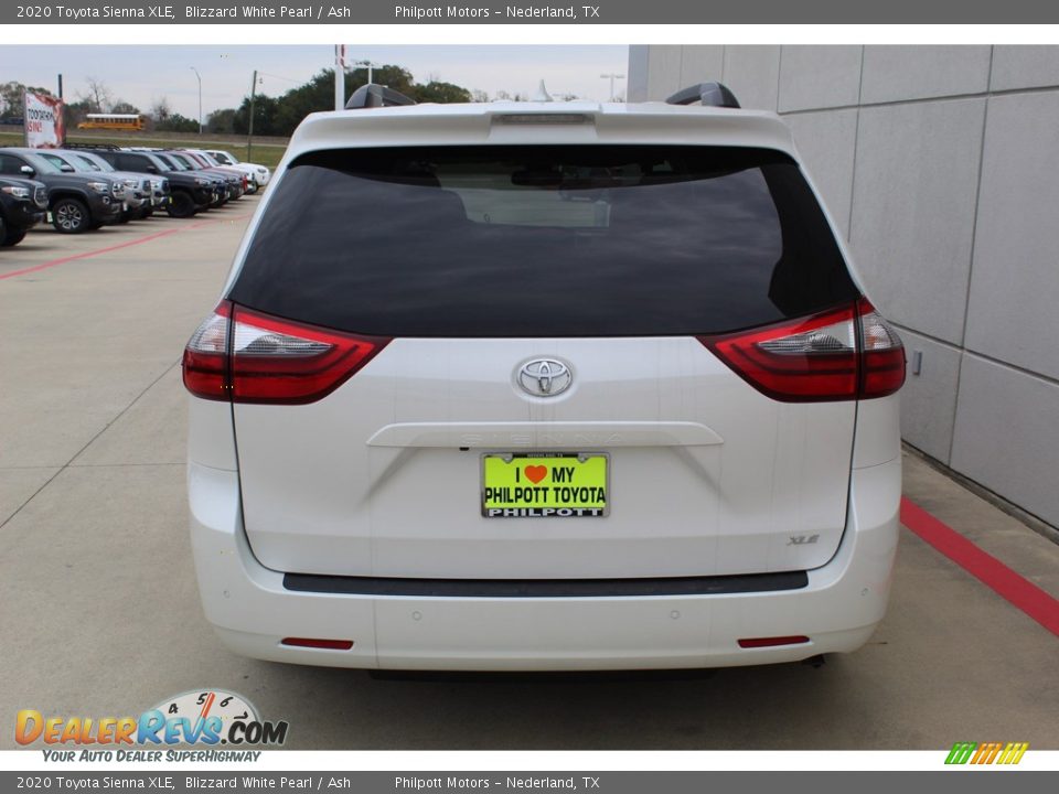 2020 Toyota Sienna XLE Blizzard White Pearl / Ash Photo #7