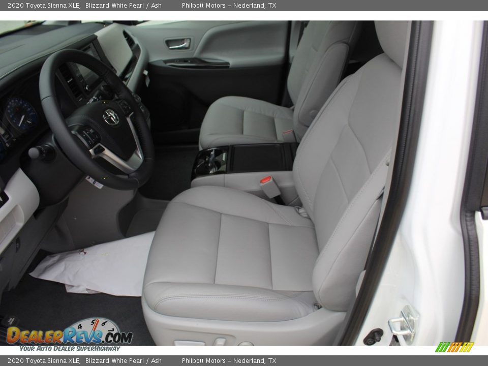 2020 Toyota Sienna XLE Blizzard White Pearl / Ash Photo #10