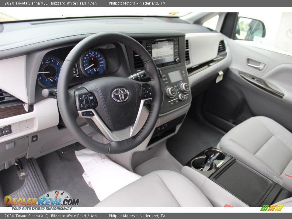 2020 Toyota Sienna XLE Blizzard White Pearl / Ash Photo #12
