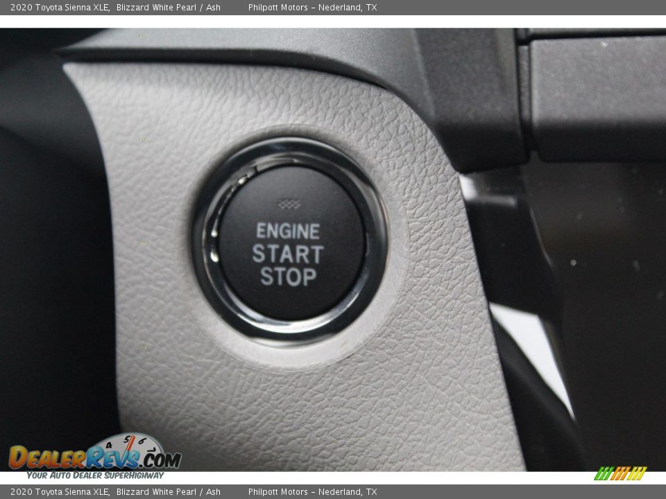 2020 Toyota Sienna XLE Blizzard White Pearl / Ash Photo #20