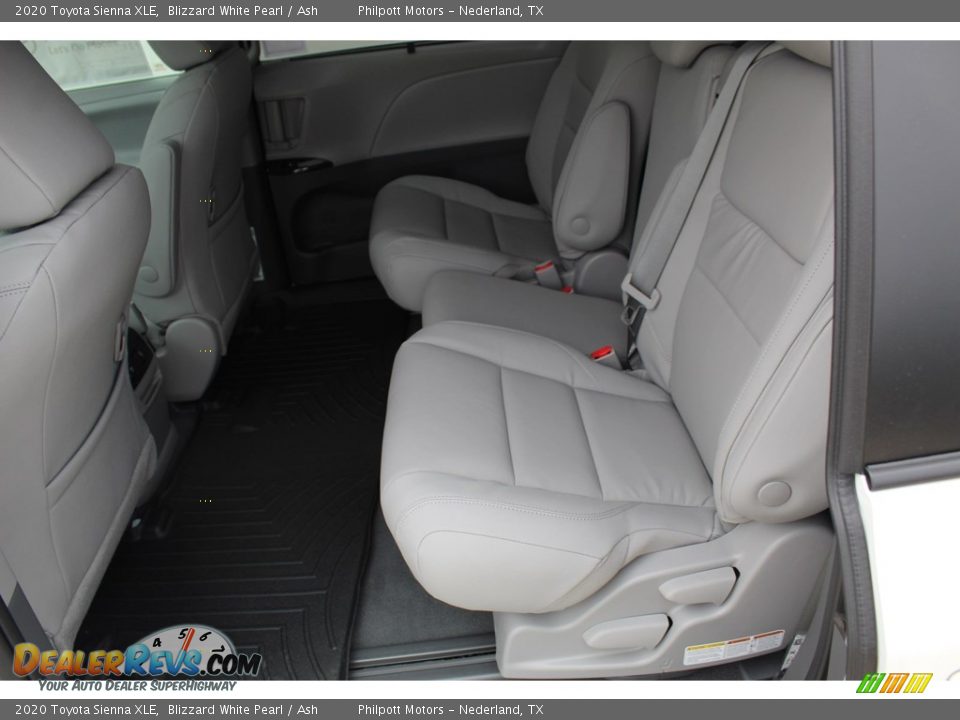 2020 Toyota Sienna XLE Blizzard White Pearl / Ash Photo #22