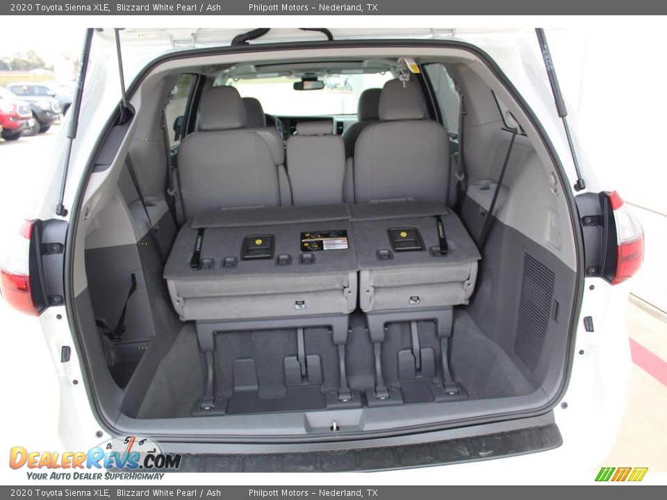 2020 Toyota Sienna XLE Blizzard White Pearl / Ash Photo #23