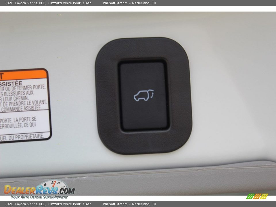 2020 Toyota Sienna XLE Blizzard White Pearl / Ash Photo #24