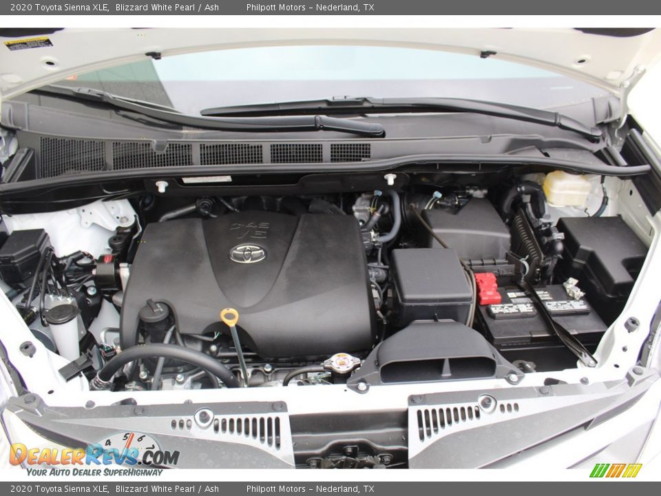 2020 Toyota Sienna XLE Blizzard White Pearl / Ash Photo #25