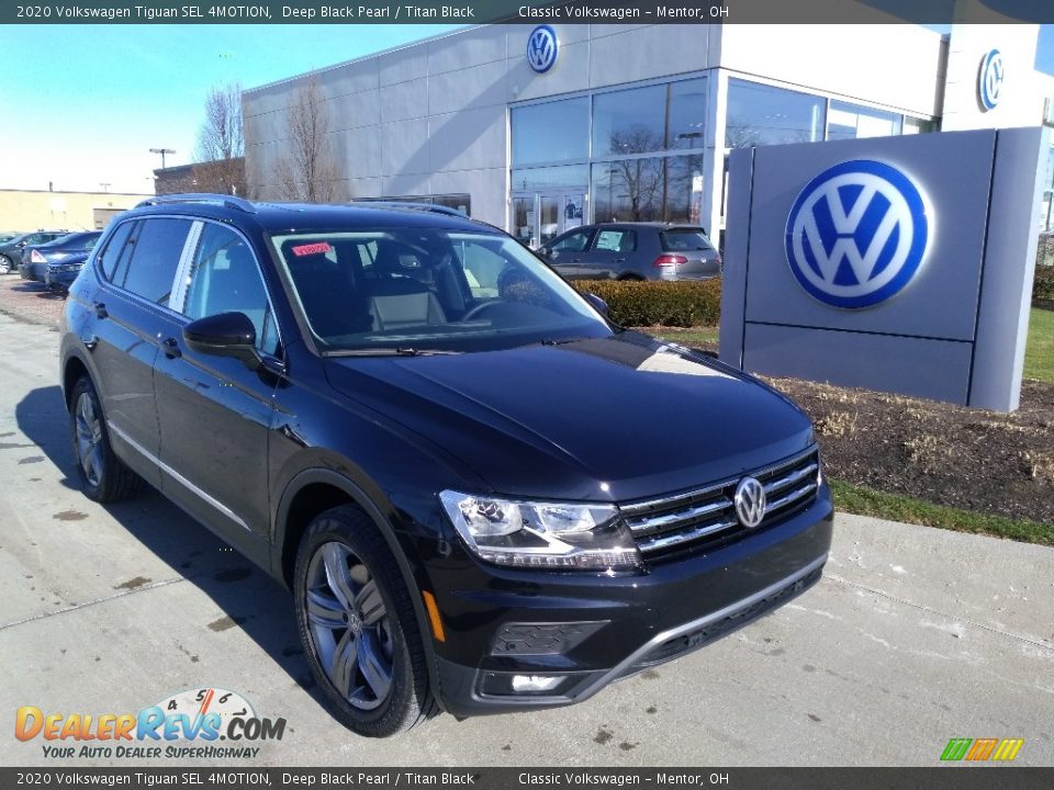 Front 3/4 View of 2020 Volkswagen Tiguan SEL 4MOTION Photo #1