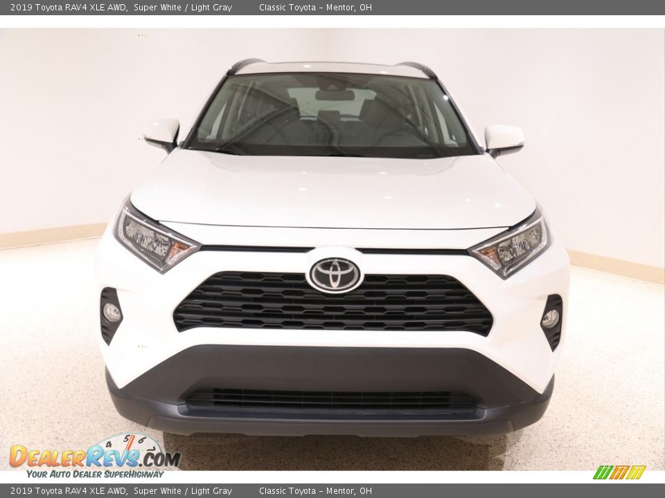 2019 Toyota RAV4 XLE AWD Super White / Light Gray Photo #2