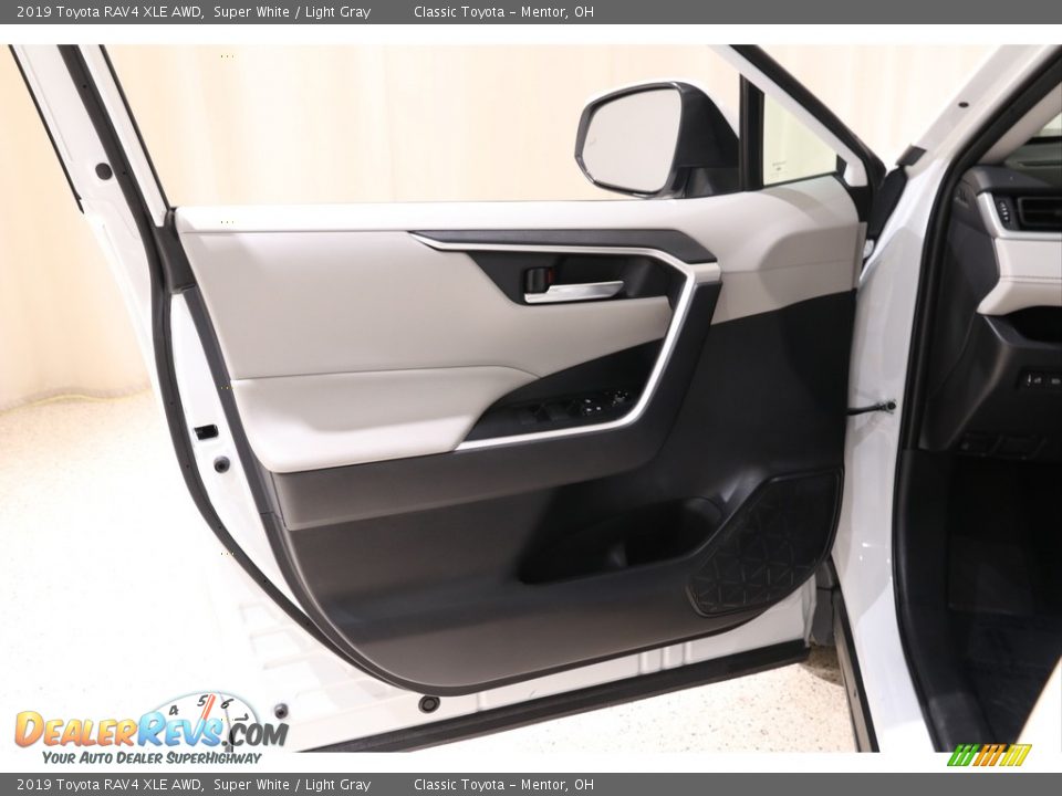 2019 Toyota RAV4 XLE AWD Super White / Light Gray Photo #4