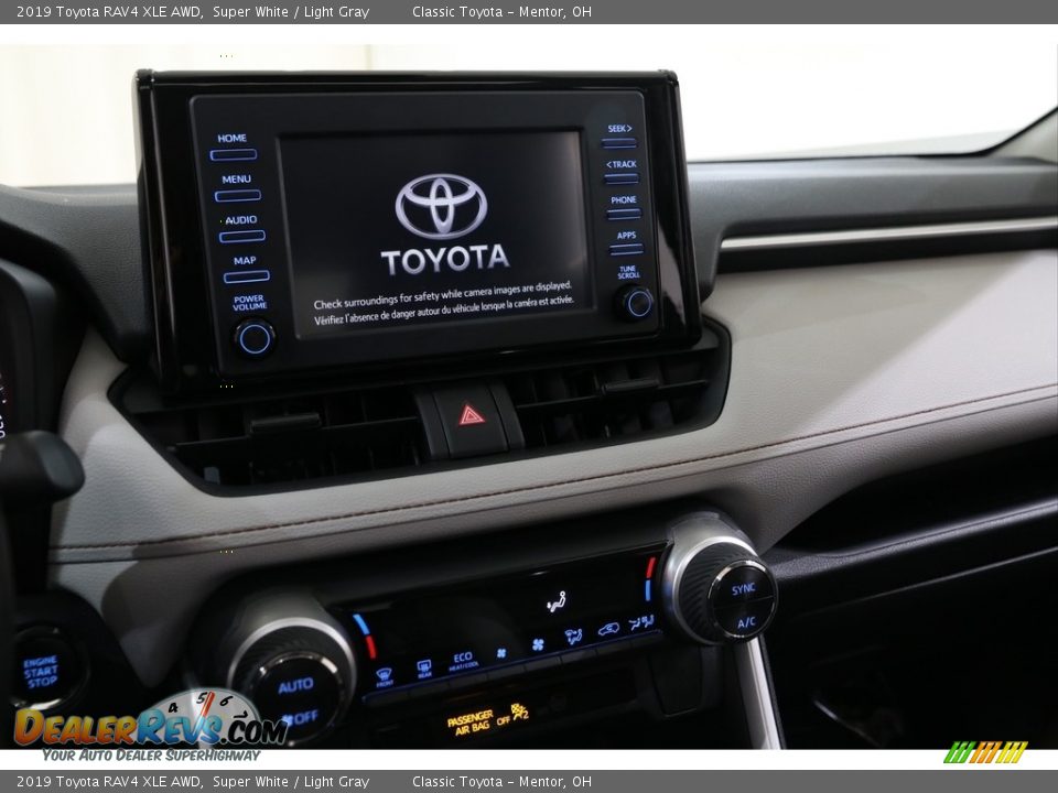 2019 Toyota RAV4 XLE AWD Super White / Light Gray Photo #8