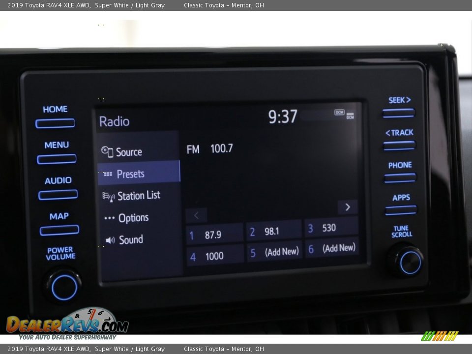 2019 Toyota RAV4 XLE AWD Super White / Light Gray Photo #10