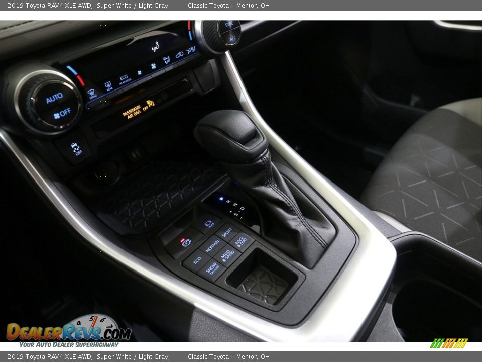 2019 Toyota RAV4 XLE AWD Super White / Light Gray Photo #13
