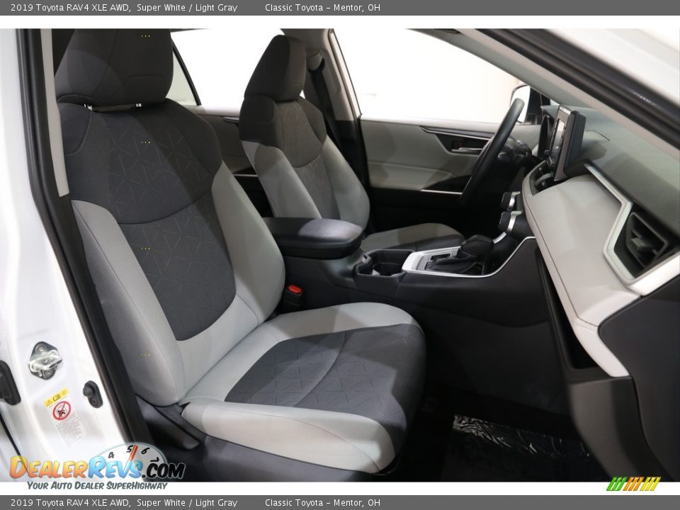 2019 Toyota RAV4 XLE AWD Super White / Light Gray Photo #14