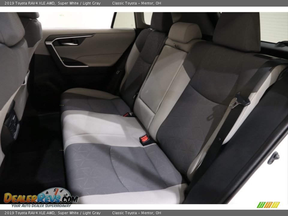 2019 Toyota RAV4 XLE AWD Super White / Light Gray Photo #16