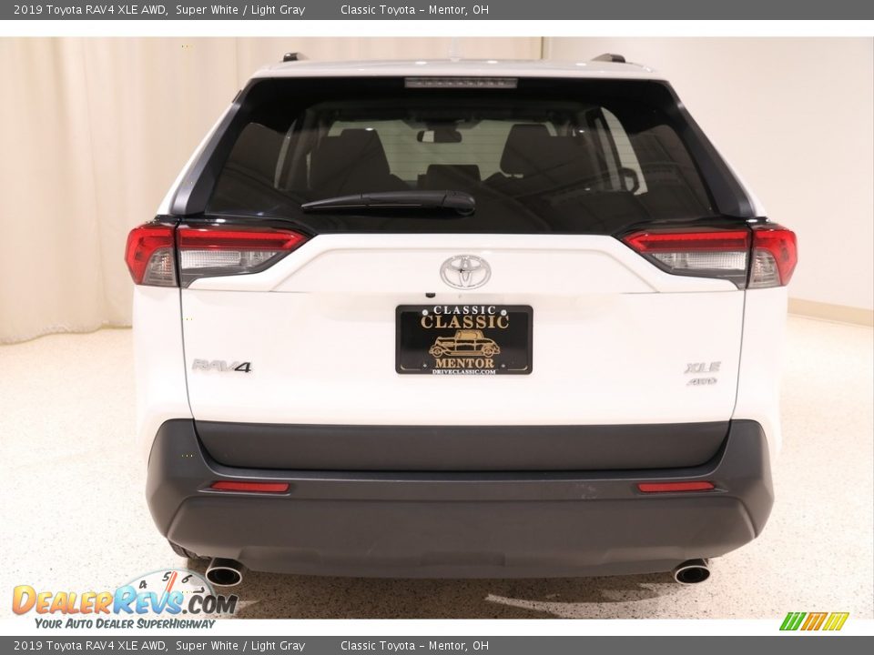 2019 Toyota RAV4 XLE AWD Super White / Light Gray Photo #17