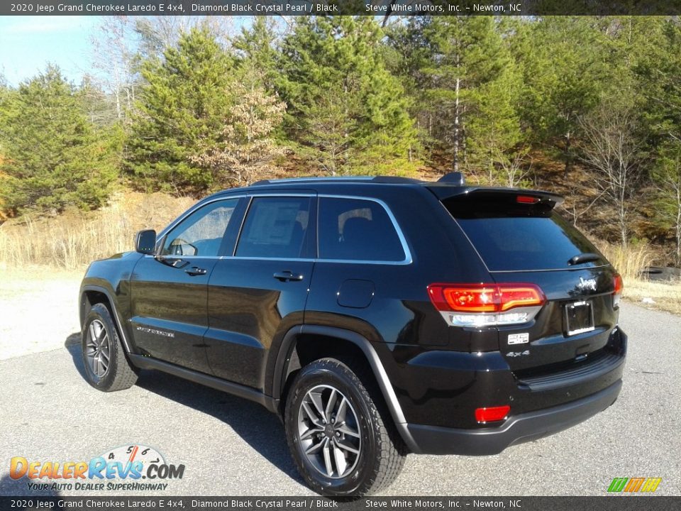 2020 Jeep Grand Cherokee Laredo E 4x4 Diamond Black Crystal Pearl / Black Photo #8
