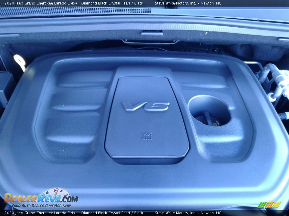 2020 Jeep Grand Cherokee Laredo E 4x4 Diamond Black Crystal Pearl / Black Photo #9