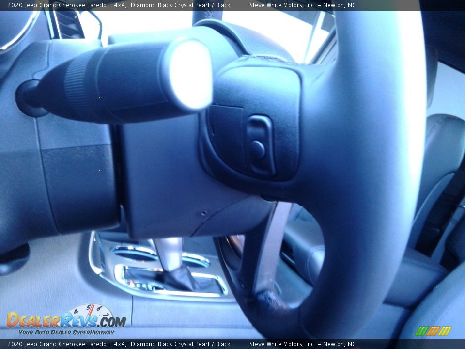 2020 Jeep Grand Cherokee Laredo E 4x4 Diamond Black Crystal Pearl / Black Photo #12