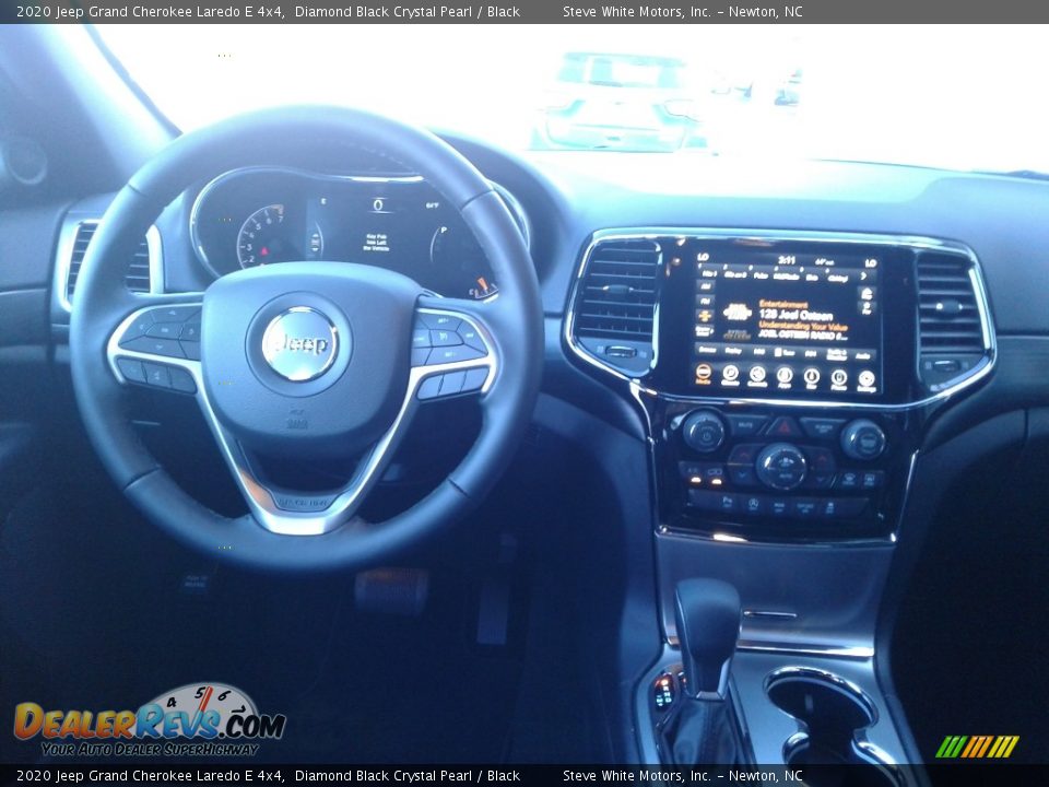 2020 Jeep Grand Cherokee Laredo E 4x4 Diamond Black Crystal Pearl / Black Photo #13