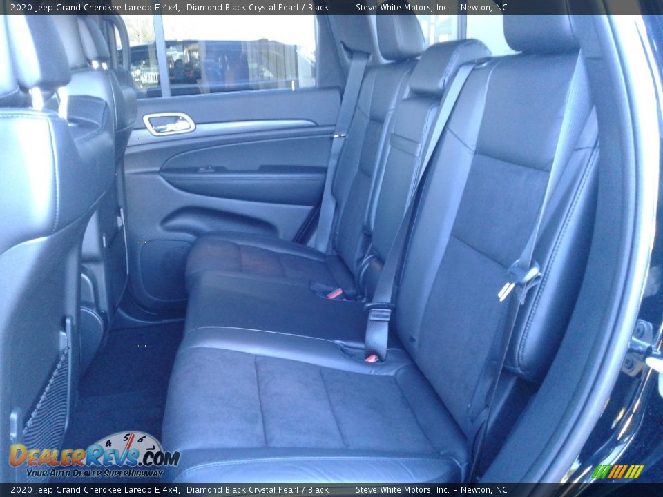 2020 Jeep Grand Cherokee Laredo E 4x4 Diamond Black Crystal Pearl / Black Photo #14