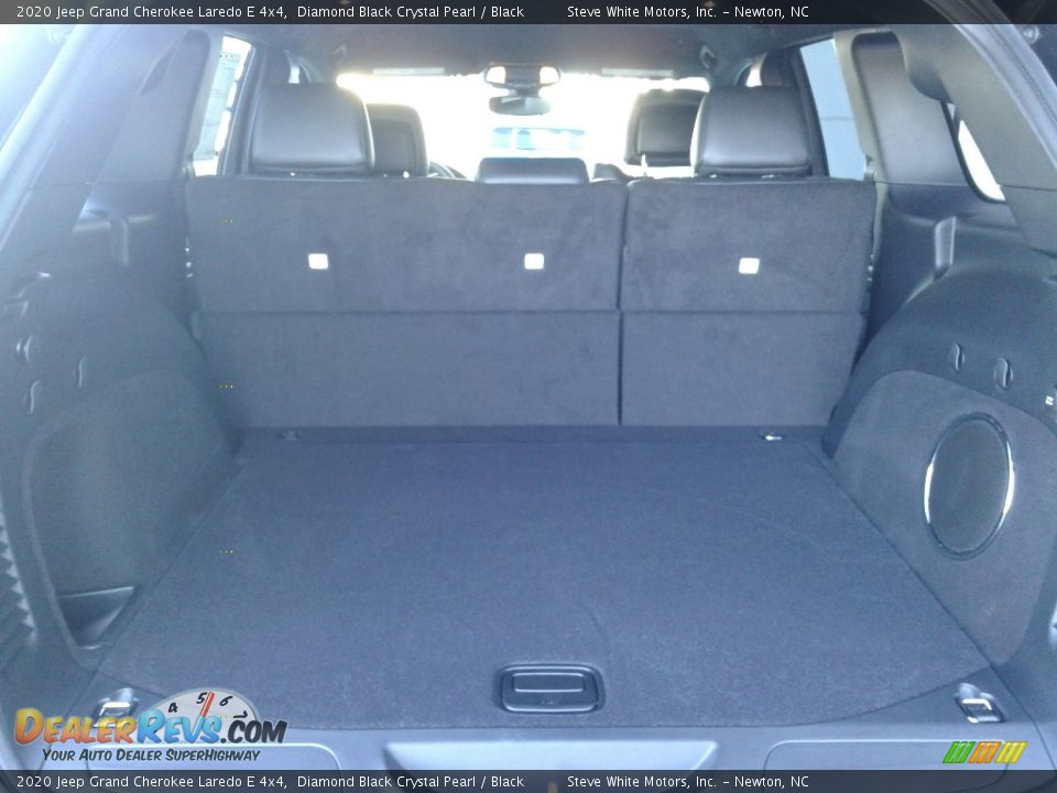 2020 Jeep Grand Cherokee Laredo E 4x4 Diamond Black Crystal Pearl / Black Photo #15