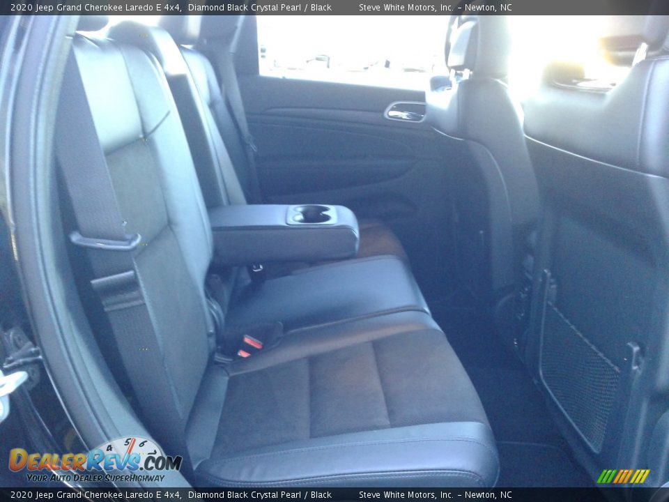 2020 Jeep Grand Cherokee Laredo E 4x4 Diamond Black Crystal Pearl / Black Photo #18