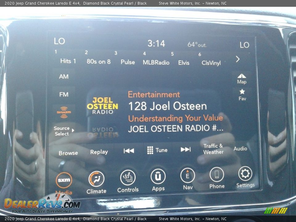 2020 Jeep Grand Cherokee Laredo E 4x4 Diamond Black Crystal Pearl / Black Photo #23