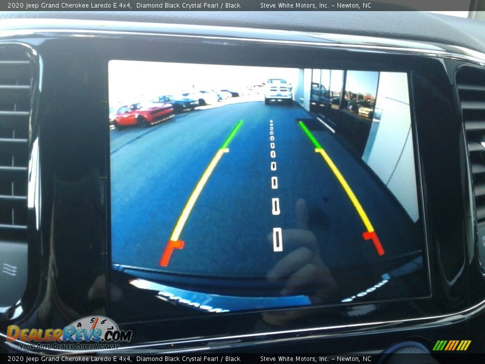 2020 Jeep Grand Cherokee Laredo E 4x4 Diamond Black Crystal Pearl / Black Photo #26
