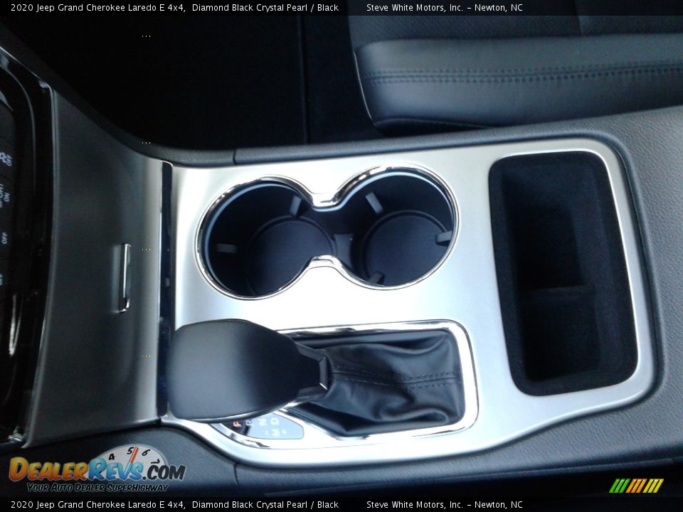 2020 Jeep Grand Cherokee Laredo E 4x4 Diamond Black Crystal Pearl / Black Photo #28