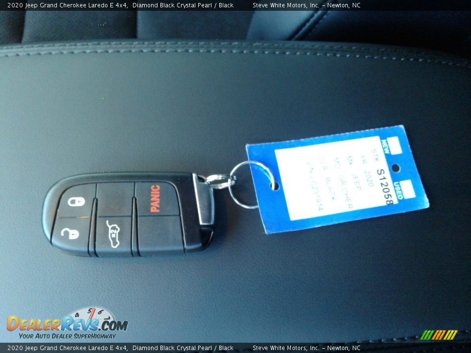 2020 Jeep Grand Cherokee Laredo E 4x4 Diamond Black Crystal Pearl / Black Photo #31