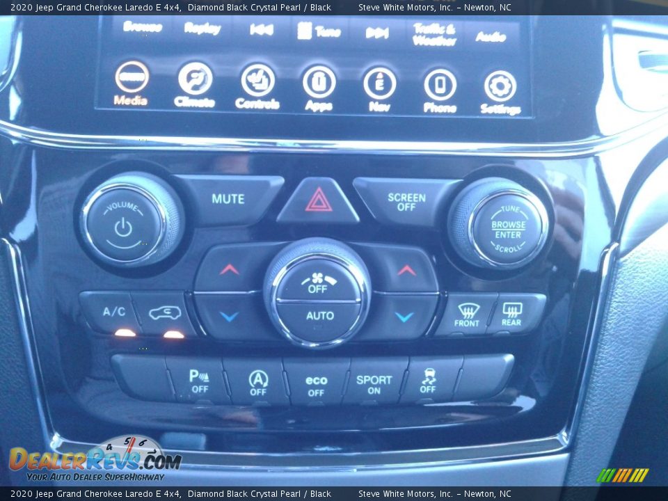 2020 Jeep Grand Cherokee Laredo E 4x4 Diamond Black Crystal Pearl / Black Photo #32