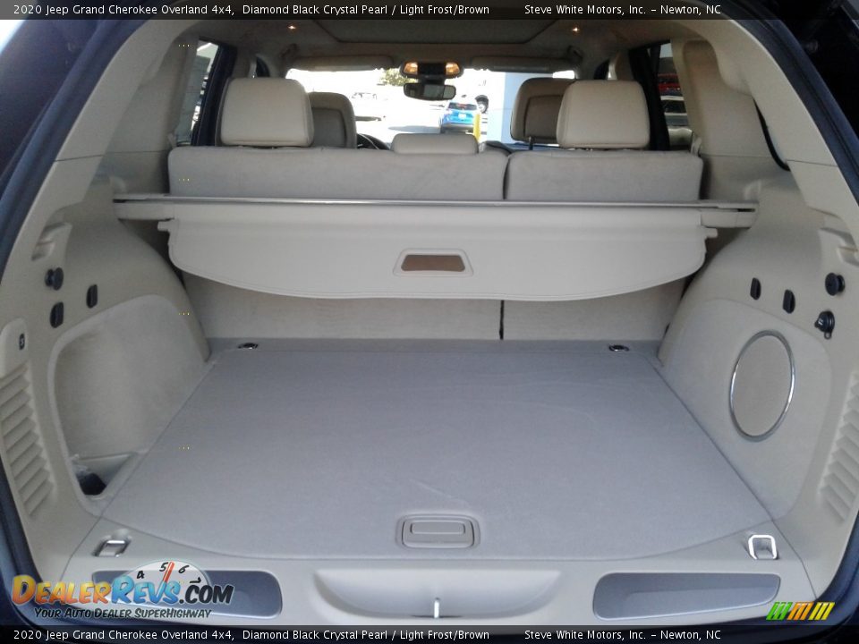 2020 Jeep Grand Cherokee Overland 4x4 Diamond Black Crystal Pearl / Light Frost/Brown Photo #17