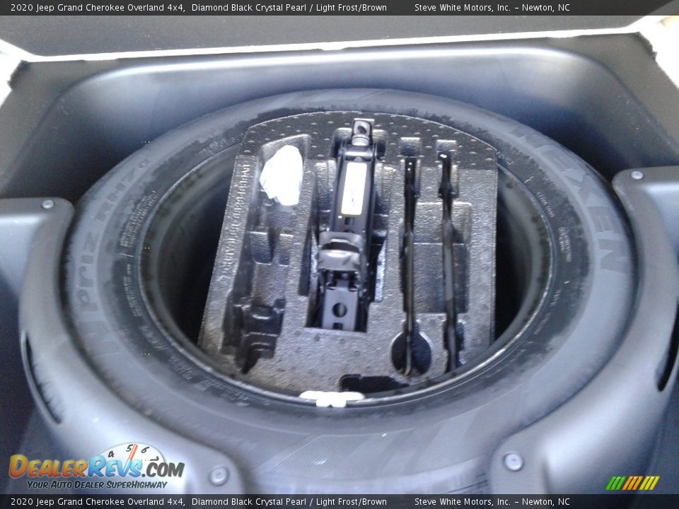 2020 Jeep Grand Cherokee Overland 4x4 Diamond Black Crystal Pearl / Light Frost/Brown Photo #18