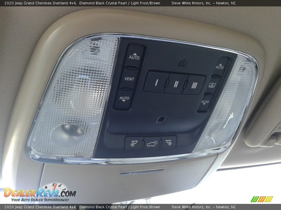 2020 Jeep Grand Cherokee Overland 4x4 Diamond Black Crystal Pearl / Light Frost/Brown Photo #25