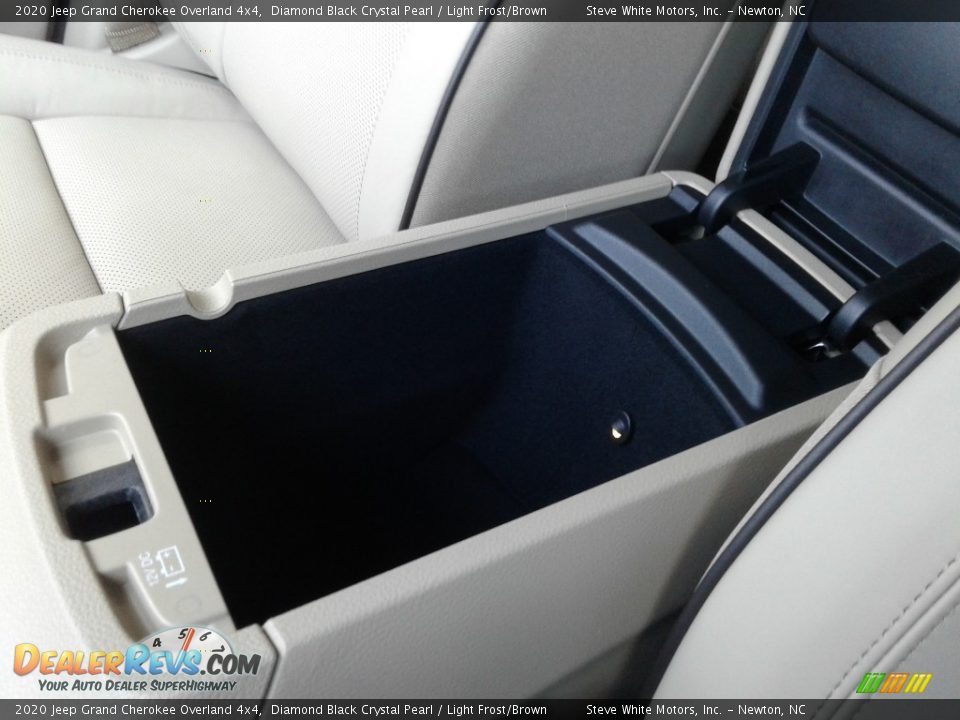 2020 Jeep Grand Cherokee Overland 4x4 Diamond Black Crystal Pearl / Light Frost/Brown Photo #33