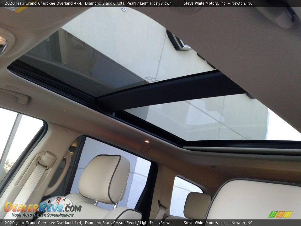 2020 Jeep Grand Cherokee Overland 4x4 Diamond Black Crystal Pearl / Light Frost/Brown Photo #34