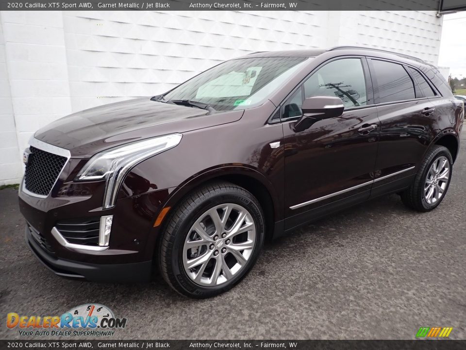 Front 3/4 View of 2020 Cadillac XT5 Sport AWD Photo #2