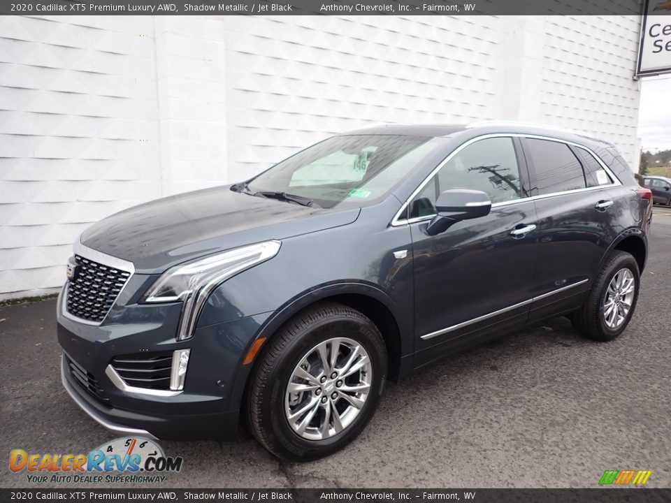 Front 3/4 View of 2020 Cadillac XT5 Premium Luxury AWD Photo #2