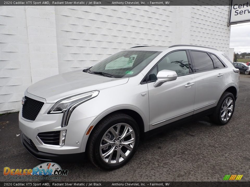 Front 3/4 View of 2020 Cadillac XT5 Sport AWD Photo #2