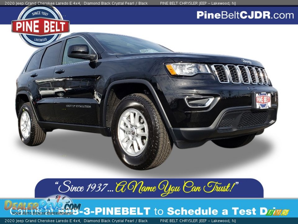 2020 Jeep Grand Cherokee Laredo E 4x4 Diamond Black Crystal Pearl / Black Photo #1