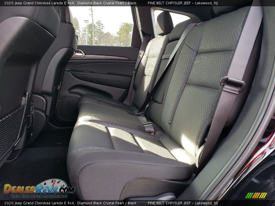 2020 Jeep Grand Cherokee Laredo E 4x4 Diamond Black Crystal Pearl / Black Photo #6