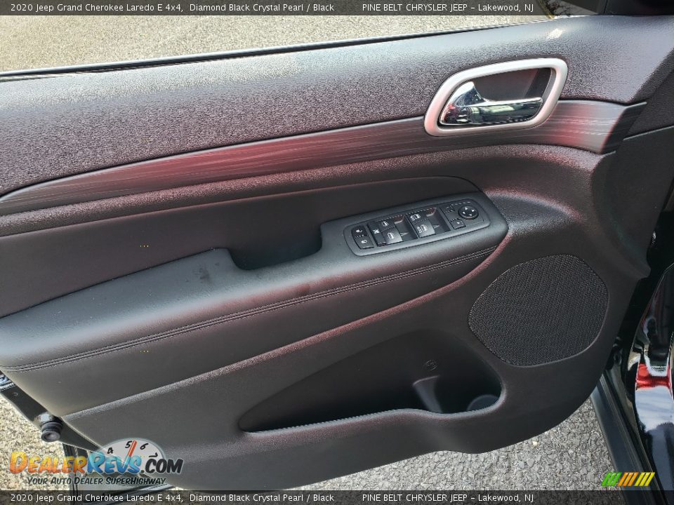 2020 Jeep Grand Cherokee Laredo E 4x4 Diamond Black Crystal Pearl / Black Photo #8